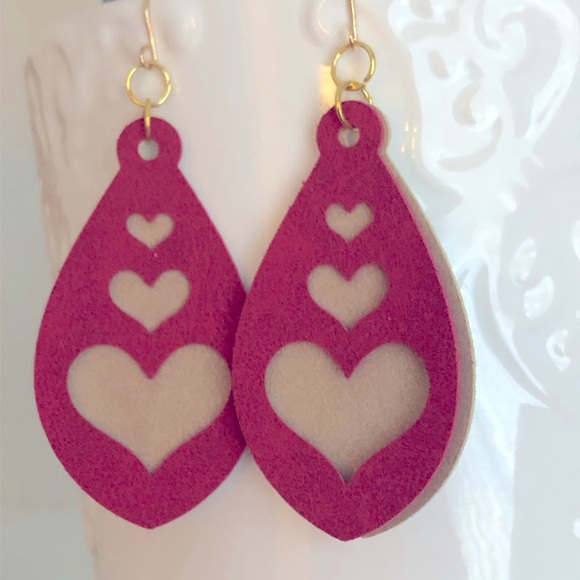 New Faux Leather Hand Crafted Layered Earrings Oversized Red and Beige Hearts - Picture 2 of 4